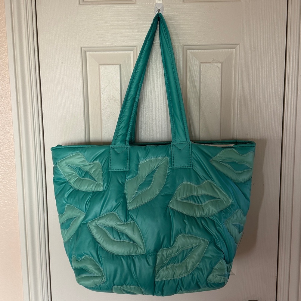 🦊👄🦊 WILDFOX LIPS QUILTED MINT GREEN PUFFY TOTE BAG 🦊👄🦊 NWT 🦊👄🦊 - Picture 10 of 16